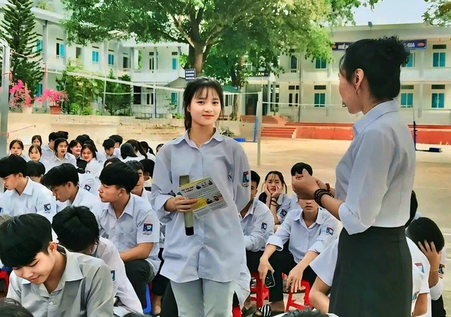 Hội Luật gia tỉnh Lai Châu đẩy mạnh tuyên truyền pháp luật cho học sinh- Ảnh 1. Hội Luật gia tỉnh Lai Châu đẩy mạnh tuyên truyền pháp luật cho học sinh- Ảnh 1.