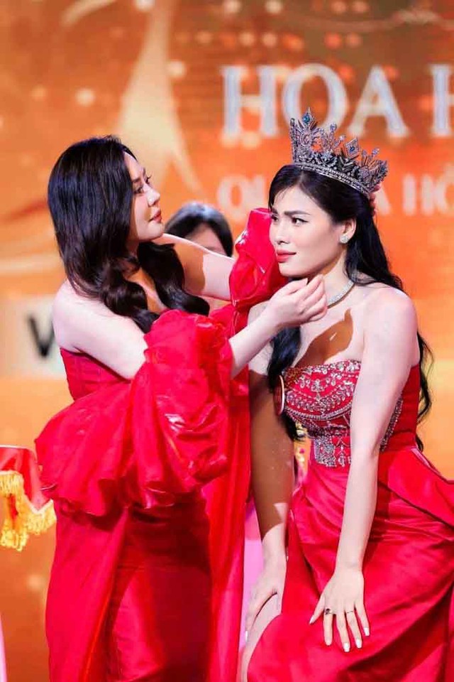 Người đẹp Nguyễn Thị Thưa đăng quang Mrs Grand Vietnam 2025- Ảnh 1. Người đẹp Nguyễn Thị Thưa đăng quang Mrs Grand Vietnam 2025- Ảnh 1.