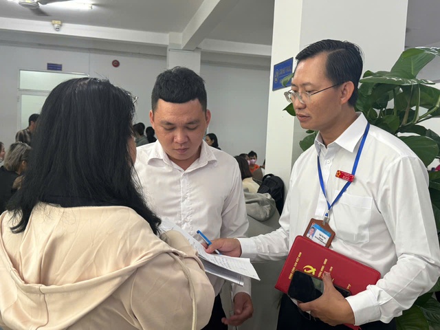 Chính quyền 2 cấp đi vào vận hành: Người dân Tp.HCM phấn khởi vì thủ tục nhanh, gọn- Ảnh 5.