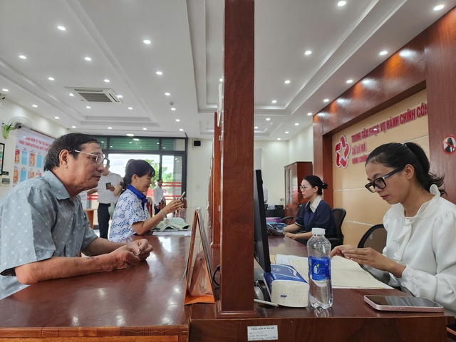Chính quyền 2 cấp vận hành ngày đầu: Người dân Đà Nẵng hài lòng- Ảnh 1.