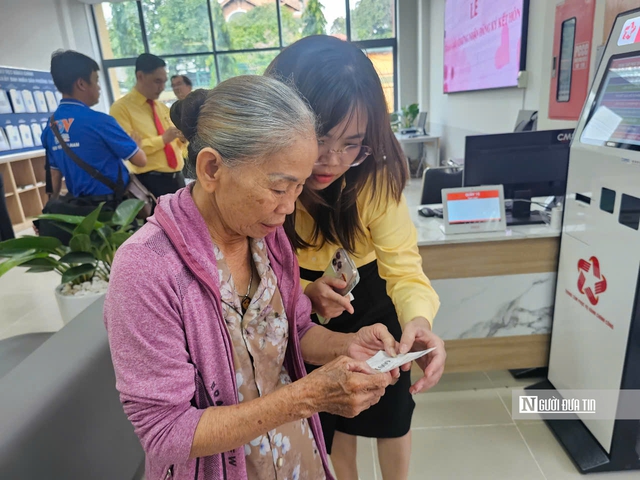 Chính quyền 2 cấp đi vào vận hành: Người dân Tp.HCM phấn khởi vì thủ tục nhanh, gọn- Ảnh 20.