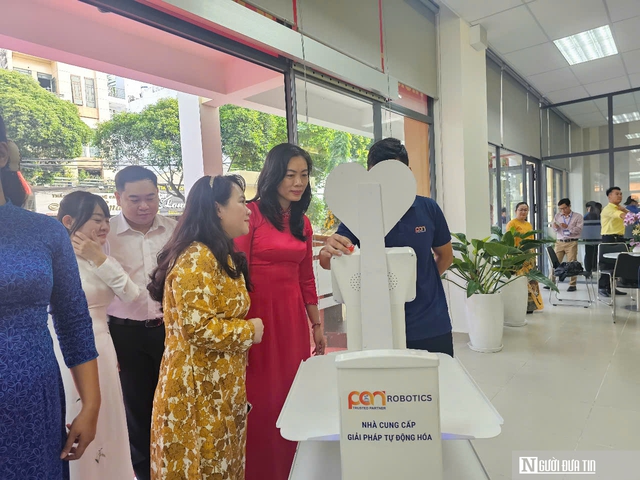 Chính quyền 2 cấp đi vào vận hành: Người dân Tp.HCM phấn khởi vì thủ tục nhanh, gọn- Ảnh 25.