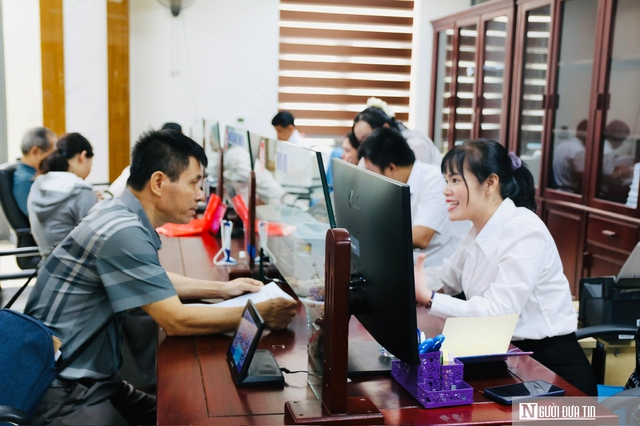 Ngày đầu vận hành chính quyền 2 cấp ở Nghệ An: Thủ tục rõ ràng, quy trình gọn nhẹ, cán bộ tận tụy, vì dân- Ảnh 2. Ngày đầu vận hành chính quyền 2 cấp ở Nghệ An: Thủ tục rõ ràng, quy trình gọn nhẹ, cán bộ tận tụy, vì dân- Ảnh 2.