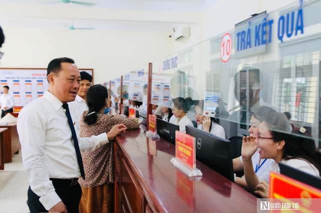 Ngày đầu vận hành chính quyền 2 cấp ở Nghệ An: Thủ tục rõ ràng, quy trình gọn nhẹ, cán bộ tận tụy, vì dân- Ảnh 4. Ngày đầu vận hành chính quyền 2 cấp ở Nghệ An: Thủ tục rõ ràng, quy trình gọn nhẹ, cán bộ tận tụy, vì dân- Ảnh 4.