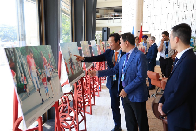 Việt Nam ghi điểm tại Liên Hợp Quốc bằng triển lãm đậm chất văn hóa, nhân văn- Ảnh 2. Việt Nam ghi điểm tại Liên Hợp Quốc bằng triển lãm đậm chất văn hóa, nhân văn- Ảnh 2.