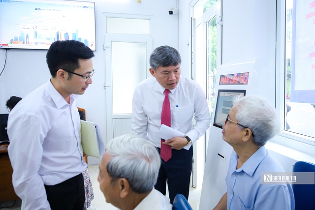 Hà Nội: Người dân hài lòng, thoải mái trong ngày đầu thực hiện chính quyền 2 cấp- Ảnh 2. Hà Nội: Người dân hài lòng, thoải mái trong ngày đầu thực hiện chính quyền 2 cấp- Ảnh 2.