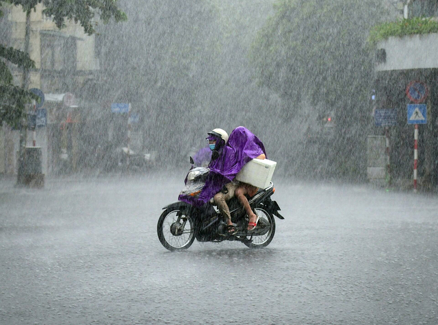 Dự báo thời tiết ngày 3/7: Miền Bắc mưa to "sầm sập" rồi lại thay đổi hình thái thời tiết- Ảnh 1.