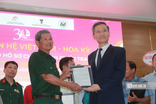 Trưng bày tài liệu và trao trả hồ sơ chứng tích - Ảnh 7.