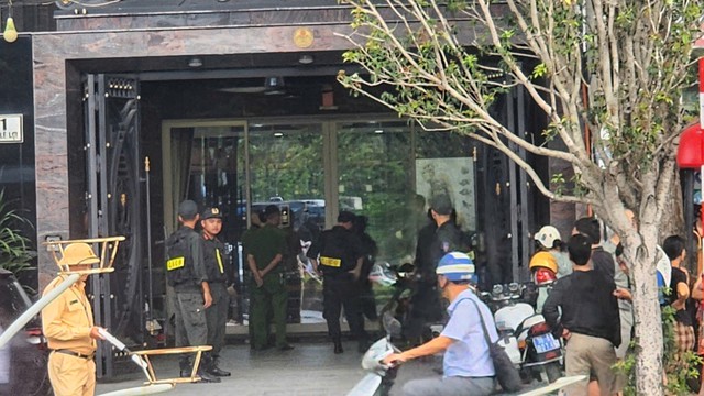 Công an bắt giữ, khám xét chỗ ở giang hồ cộm cán tại Thanh Hóa- Ảnh 1. Công an bắt giữ, khám xét chỗ ở giang hồ cộm cán tại Thanh Hóa- Ảnh 1.