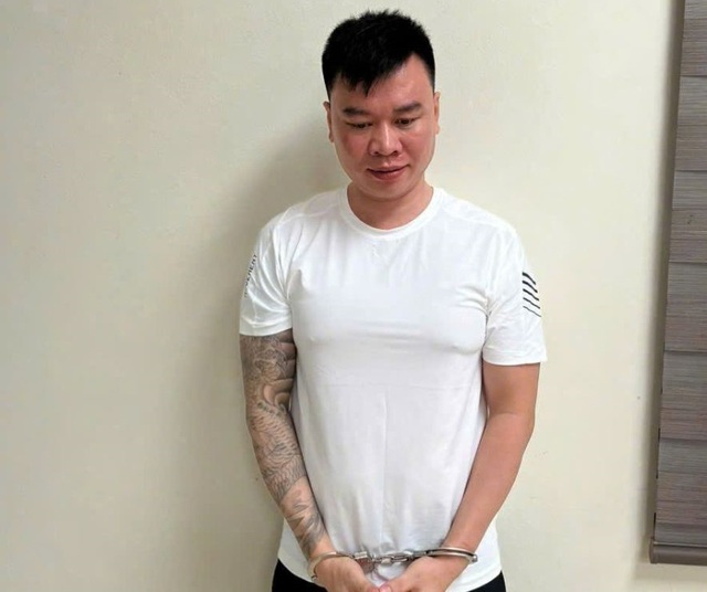 Công an bắt giữ, khám xét chỗ ở giang hồ cộm cán tại Thanh Hóa- Ảnh 3. Công an bắt giữ, khám xét chỗ ở giang hồ cộm cán tại Thanh Hóa- Ảnh 3.