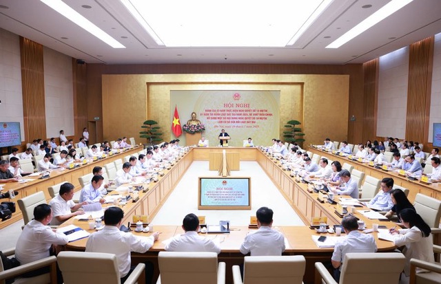 Thủ tướng: Đất đai là vấn đề khó, nhạy cảm, phức tạp nên phải kiên trì, kiên định - Ảnh 2.