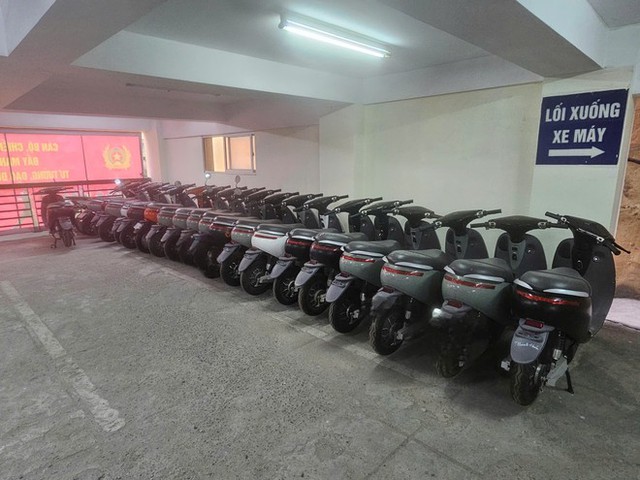 Hà Nội: Phá đường dây làm giả xe máy điện “nhái” thương hiệu lớn- Ảnh 1. Hà Nội: Phá đường dây làm giả xe máy điện “nhái” thương hiệu lớn- Ảnh 1.