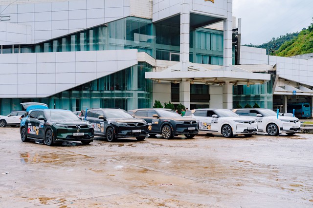 Đoàn xe VinFast VF 9 “phượt” Đông Nam Á: Xe điện Việt tự tin băng đèo, vượt đường đá hộc, thẳng tiến Thái Lan - Ảnh 1.