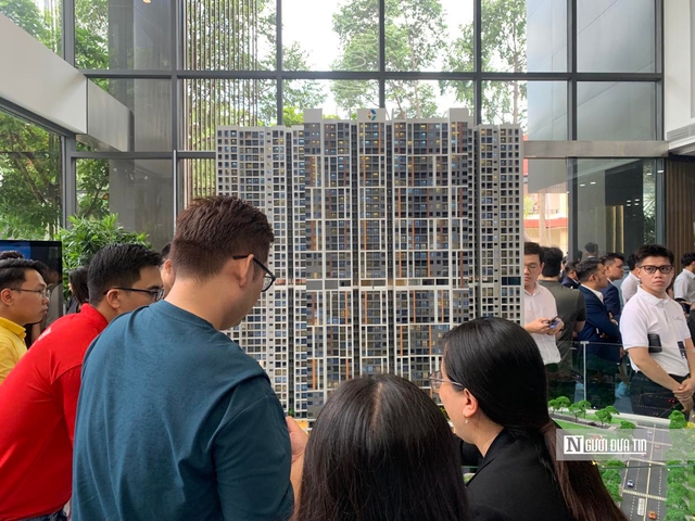 Giá nhà ở Tp.HCM tiếp tục "leo thang", người lao động vẫn loay hoay với giấc mơ an cư- Ảnh 1.