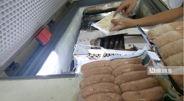 Hiểm hoạ lạp xưởng nướng đá “nhiều không” tại Tp.Hồ Chí Minh- Ảnh 10. Hiểm hoạ lạp xưởng nướng đá “nhiều không” tại Tp.Hồ Chí Minh- Ảnh 10.