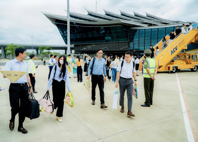 “Cú hích” từ du lịch và công nghiệp giúp kinh tế Huế bứt phá mạnh mẽ- Ảnh 1.