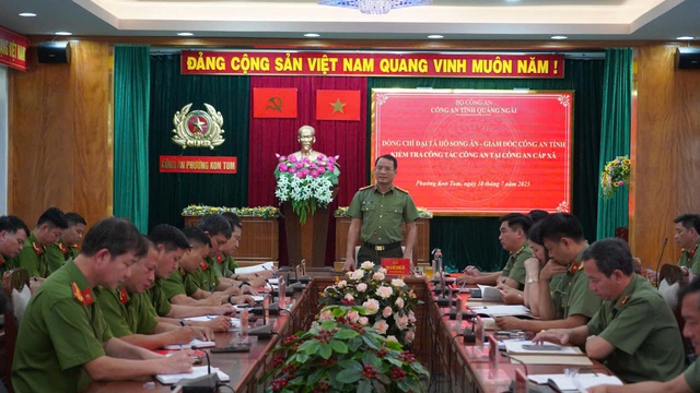 Giám đốc Công an tỉnh Quảng Ngãi: Giải quyết nhanh chóng yêu cầu, nguyện vọng chính đáng của người dân- Ảnh 2. Giám đốc Công an tỉnh Quảng Ngãi: Giải quyết nhanh chóng yêu cầu, nguyện vọng chính đáng của người dân- Ảnh 2.