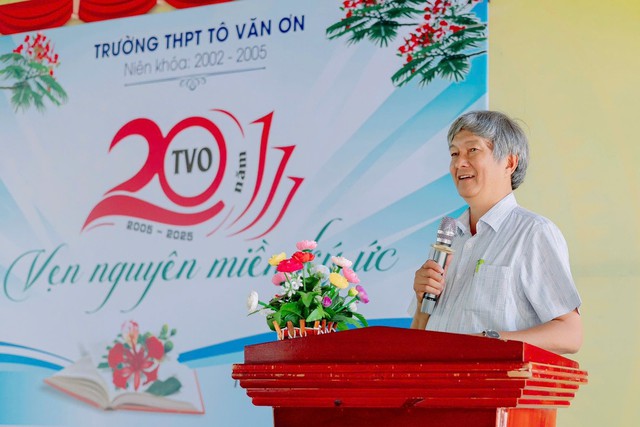 20 năm ngày trở về đầy xúc động của cựu học sinh Trường THPT Tô Văn Ơn - Ảnh 4.