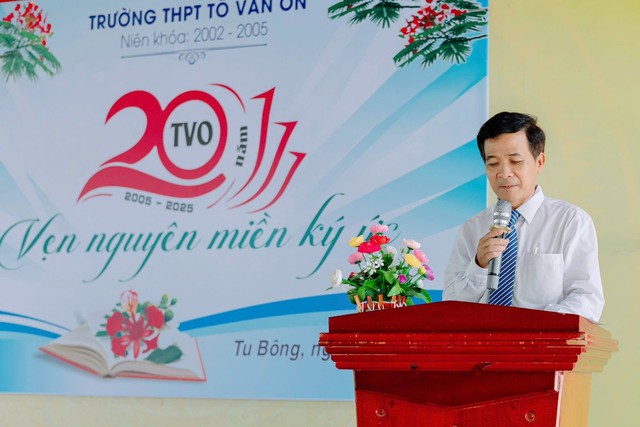 20 năm ngày trở về đầy xúc động của cựu học sinh Trường THPT Tô Văn Ơn - Ảnh 5.