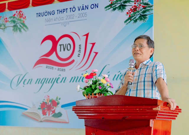 20 năm ngày trở về đầy xúc động của cựu học sinh Trường THPT Tô Văn Ơn - Ảnh 6.