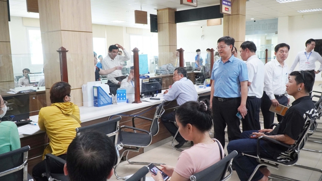 Huế dự kiến làm việc cả sáng thứ bảy để giải quyết hồ sơ, giấy tờ cho người dân- Ảnh 1. Huế dự kiến làm việc cả sáng thứ bảy để giải quyết hồ sơ, giấy tờ cho người dân- Ảnh 1.