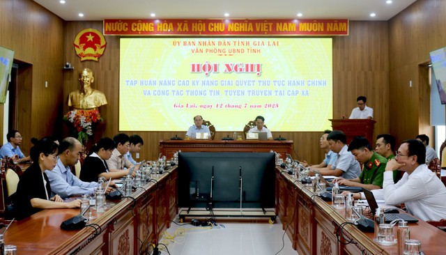 Gia Lai: Cán bộ 135 xã, phường được tập huấn nâng cao chất lượng dịch vụ hành chính, phục vụ người dân- Ảnh 1. Gia Lai: Cán bộ 135 xã, phường được tập huấn nâng cao chất lượng dịch vụ hành chính, phục vụ người dân- Ảnh 1.