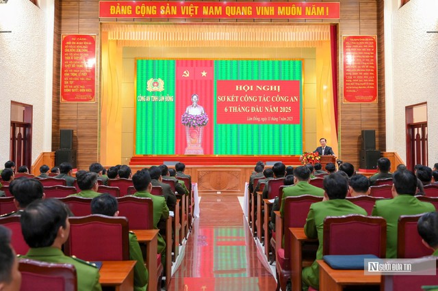 Lãnh đạo tỉnh Lâm Đồng: Công an phải làm gương xây dựng đô thị không còi xe, không khói thuốc - Ảnh 1.