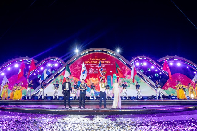 Pháo hoa Trung Quốc đăng quang, Việt Nam gây xúc động tại chung kết DIFF 2025- Ảnh 9. Pháo hoa Trung Quốc đăng quang, Việt Nam gây xúc động tại chung kết DIFF 2025- Ảnh 9.