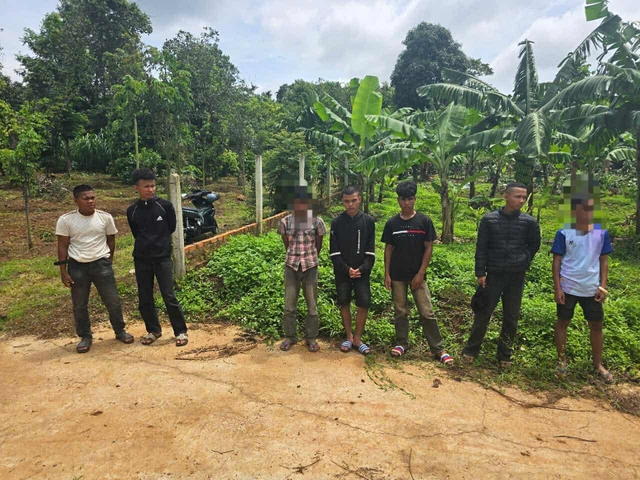 Khởi tố nhóm đối tượng dàn cảnh cướp giật tài sản để lấy tiền ăn nhậu- Ảnh 1. Khởi tố nhóm đối tượng dàn cảnh cướp giật tài sản để lấy tiền ăn nhậu- Ảnh 1.