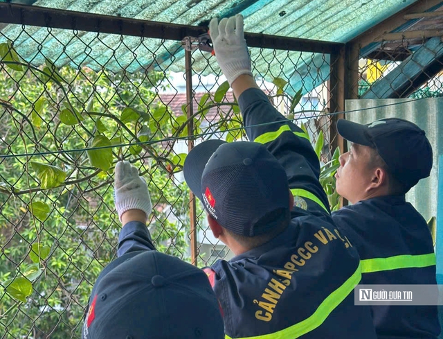 Tp.HCM đồng loạt ra quân kiểm tra PCCC, vận động mở lối thoát hiểm tại chung cư- Ảnh 1. Tp.HCM đồng loạt ra quân kiểm tra PCCC, vận động mở lối thoát hiểm tại chung cư- Ảnh 1.