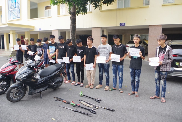 Tạm giữ 11 đối tượng mang hung khí đuổi nhau ở Ninh Bình- Ảnh 1. Tạm giữ 11 đối tượng mang hung khí đuổi nhau ở Ninh Bình- Ảnh 1.