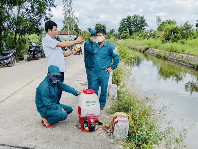 Gia Lai: Thu gom lượng lớn xác heo chết trôi nổi trên các kênh mương thủy lợi- Ảnh 5. Gia Lai: Thu gom lượng lớn xác heo chết trôi nổi trên các kênh mương thủy lợi- Ảnh 5.