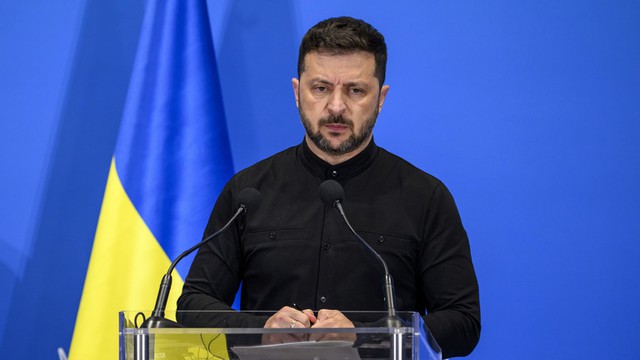 Ông Zelensky đe dọa “tấn công tầm xa” vào lãnh thổ NgaTổng thống Ukraine tuyên bố sẽ tiếp tục các đòn đánh sâu bên trong lãnh thổ Nga. - Ảnh 1.