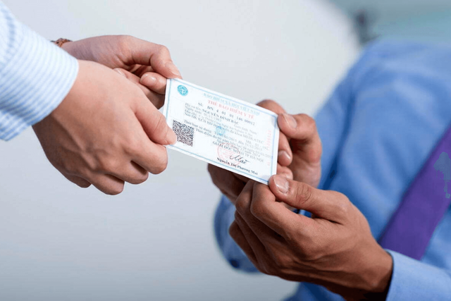 Người bệnh tự mua thuốc, thiết bị y tế sẽ được BHYT thanh toán trong một số trường hợp - Ảnh 1.