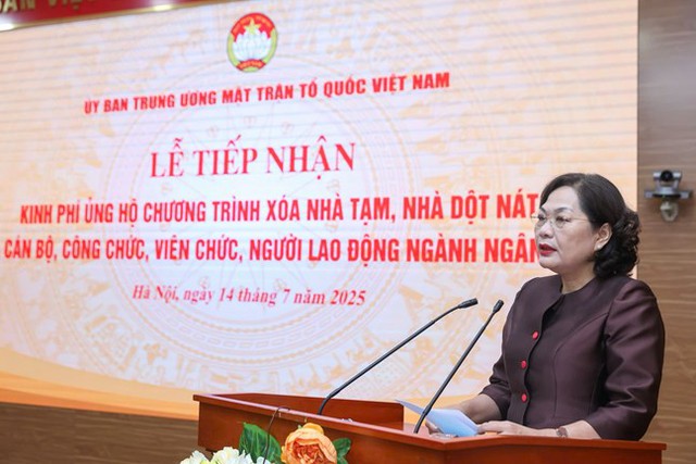 Tiếp nhận 82 tỷ đồng ủng hộ chương trình "xóa nhà tạm, nhà dột nát" từ ngành ngân hàng- Ảnh 2. Tiếp nhận 82 tỷ đồng ủng hộ chương trình "xóa nhà tạm, nhà dột nát" từ ngành ngân hàng- Ảnh 2.