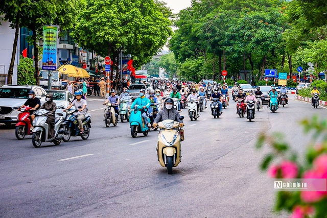 Trước khi cấm xe máy xăng: Còn nhiều việc phải làm - Ảnh 1.
