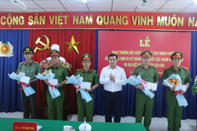 Khen thưởng các đơn vị phá án nhanh, bắt đối tượng sát hại nữ chủ quán cà phê tại Tây Ninh- Ảnh 1. Khen thưởng các đơn vị phá án nhanh, bắt đối tượng sát hại nữ chủ quán cà phê tại Tây Ninh- Ảnh 1.