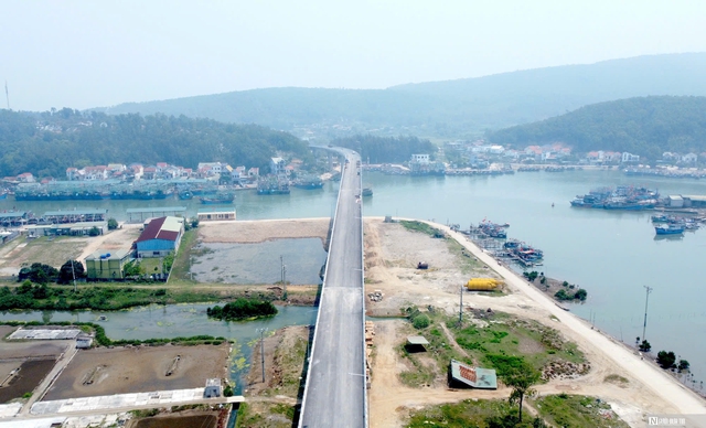 Dồn nhân lực, vật lực đẩy nhanh tiến độ dự án đường ven biển hơn 4.600 tỷ đồng- Ảnh 1. Dồn nhân lực, vật lực đẩy nhanh tiến độ dự án đường ven biển hơn 4.600 tỷ đồng- Ảnh 1.