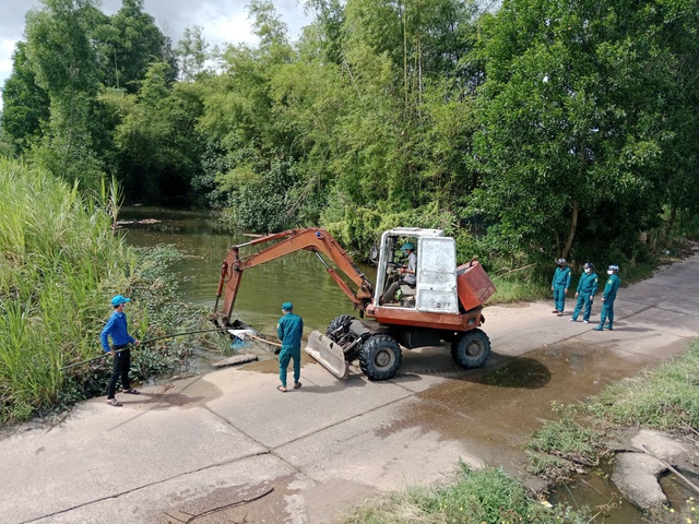 Gia Lai chỉ đạo xử lý tình trạng heo chết vứt xuống kênh thủy lợi- Ảnh 2. Gia Lai chỉ đạo xử lý tình trạng heo chết vứt xuống kênh thủy lợi- Ảnh 2.