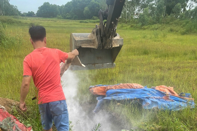 Nghệ An: Quyết liệt ngăn chặn tình trạng vứt xác lợn nhiễm dịch ra sông - Ảnh 4.