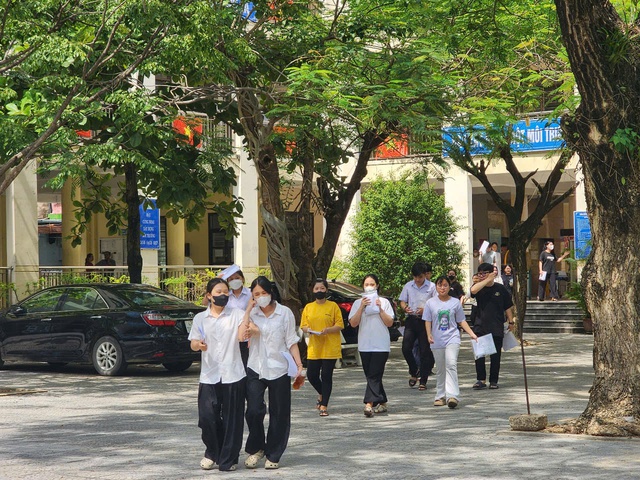 385 điểm 10 thi tốt nghiệp THPT của học sinh Đà Nẵng, ở những môn nào?- Ảnh 2. 385 điểm 10 thi tốt nghiệp THPT của học sinh Đà Nẵng, ở những môn nào?- Ảnh 2.
