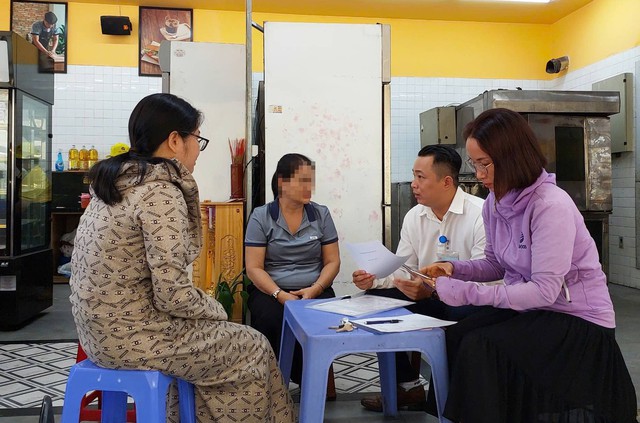 Đà Nẵng: Thực khách phát hiện dòi trong bánh mì, cơ quan chức năng vào cuộc kiểm tra- Ảnh 2. Đà Nẵng: Thực khách phát hiện dòi trong bánh mì, cơ quan chức năng vào cuộc kiểm tra- Ảnh 2.