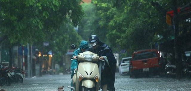 Biển Đông có nguy cơ đón cơn bão mới, miền Bắc lại sắp mưa to sầm sập - Ảnh 1.