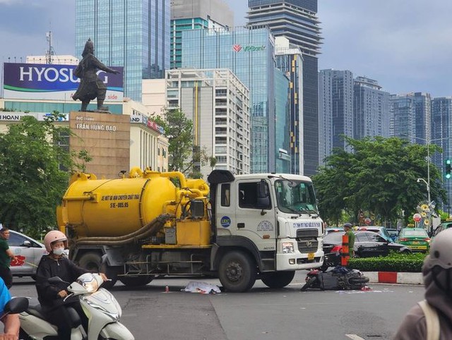 Phát hiện gây tai nạn chết người, tài xế xe bồn ngất xỉu ngay tại chỗ - Ảnh 1.