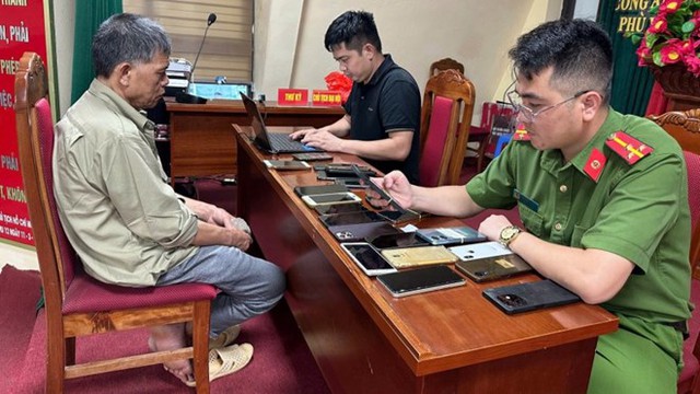 Sơn La: Bắt gần 60 người khai thác vàng trái phép - Ảnh 1.