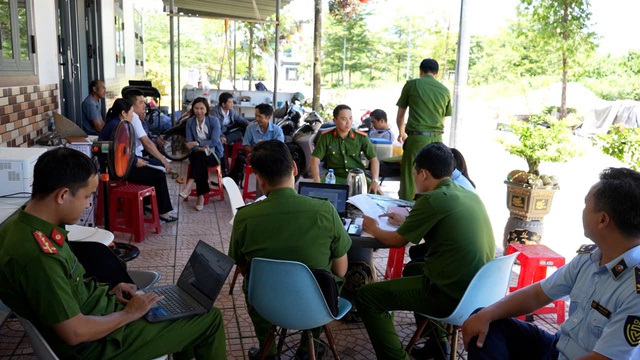 Ngăn chặn vụ thu gom lợn chết vì dịch, chuẩn bị đưa vào Nam làm lạp xưởng - Ảnh 2.