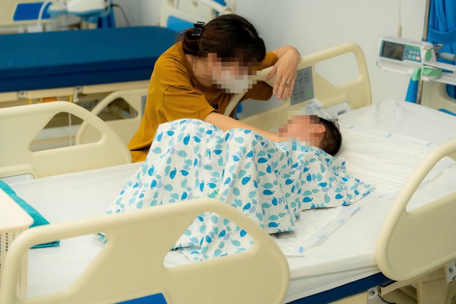 Vụ tài xế say rượu gây tai nạn liên hoàn: Bệnh nhi 4 tuổi đa chấn thương nặng- Ảnh 2. Vụ tài xế say rượu gây tai nạn liên hoàn: Bệnh nhi 4 tuổi đa chấn thương nặng- Ảnh 2.