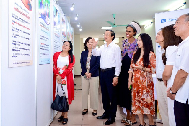 Cần ban hành 3 Nghị định và 12 Thông tư hướng dẫn thi hành Luật Nhà giáo - Ảnh 2.