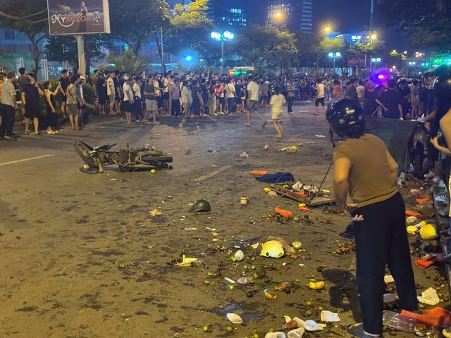 Tai nạn liên hoàn kinh hoàng tại Hà Nội, tài xế có nồng độ cồn vượt mức "kịch khung" - Ảnh 3. Tai nạn liên hoàn kinh hoàng tại Hà Nội, tài xế có nồng độ cồn vượt mức "kịch khung" - Ảnh 3.