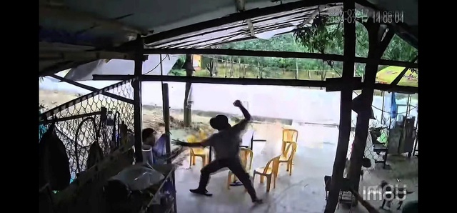 Bị nhắc nhở vì xích mích nhẹ, người đàn ông đâm người trọng thương- Ảnh 2. Bị nhắc nhở vì xích mích nhẹ, người đàn ông đâm người trọng thương- Ảnh 2.
